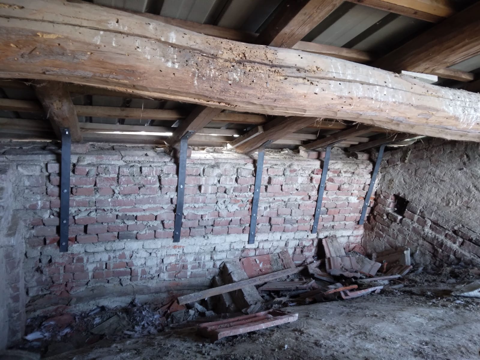 Tetto a coppi panoramico · cantiere in collina