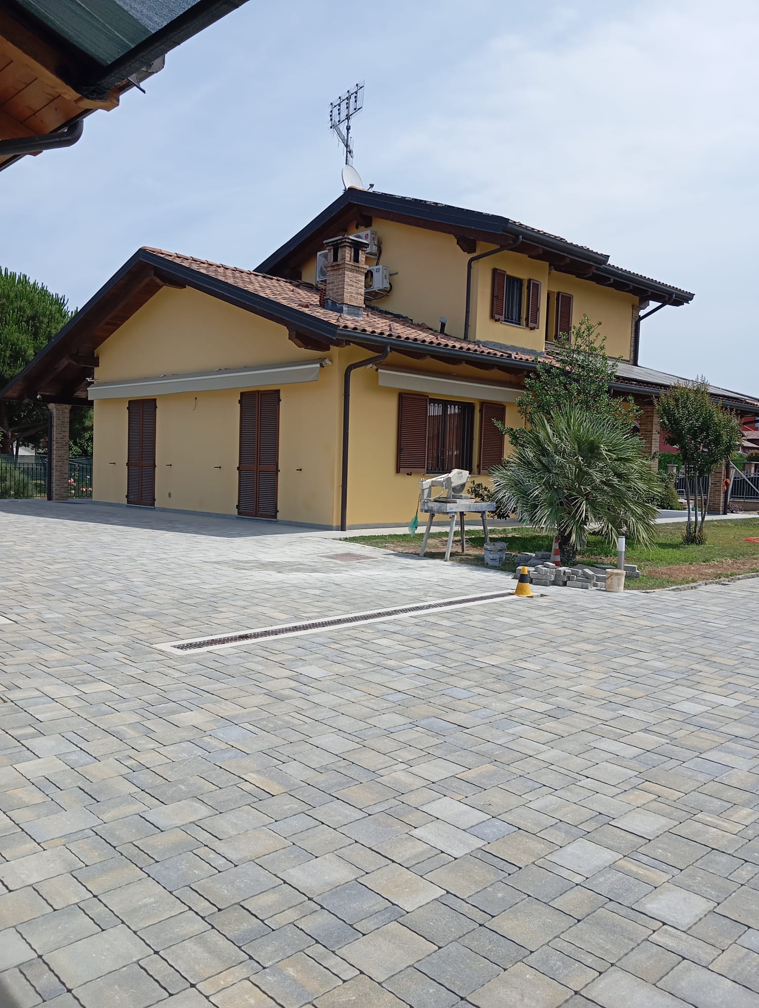 Pavimentazione cortile in autobloccanti